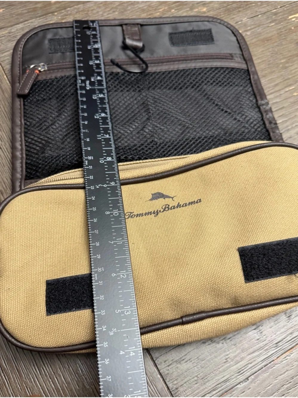 Tommy Bahama Travel Personal Hanging Bag With Multiple Pockets